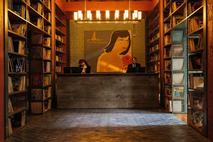 Imagen de los interiores del Hotel Stamba. Foto 17