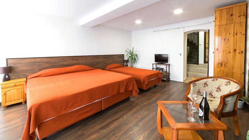 Imagen de la habitación del Hotel Stambolov Veliko Tarnovo. Foto 4