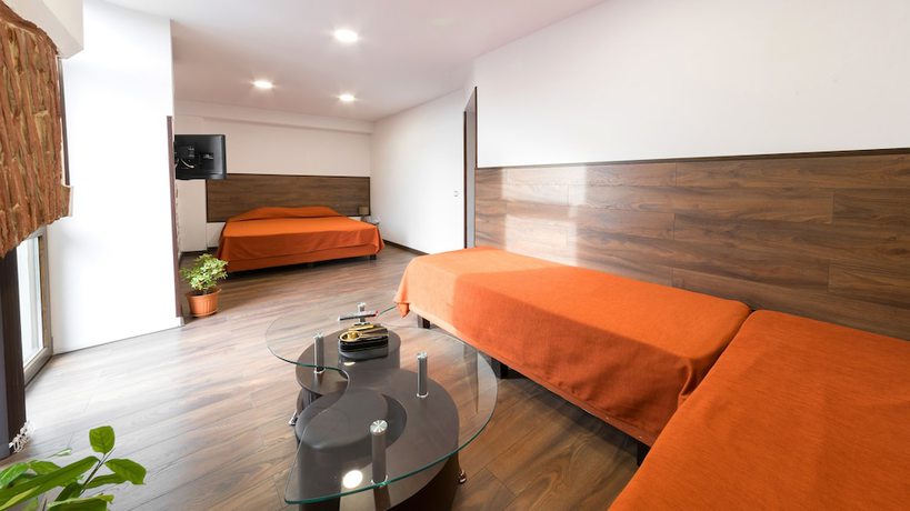 Imagen de la habitación del Hotel Stambolov Veliko Tarnovo. Foto 8
