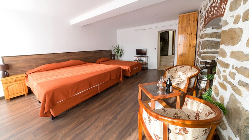 Imagen de la habitación del Hotel Stambolov Veliko Tarnovo. Foto 13