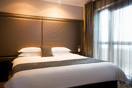 Imagen de la habitación del Hotel Stamford Plaza Melbourne. Foto 18