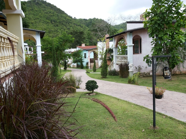 Imagen de los exteriores del Hotel Stamp Hills Resort and Restaurant. Foto 8