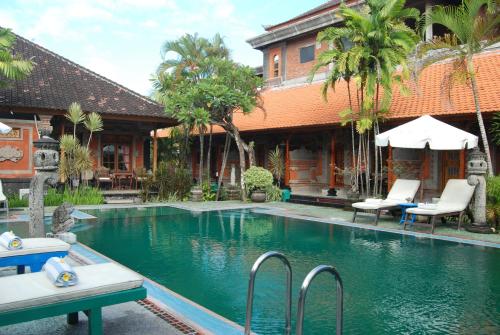 Imagen de la piscina del Hotel Stana Puri Gopa. Foto 11