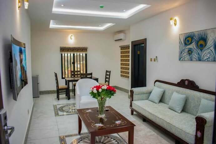 Imagen de la habitación del Hotel Stancorp Suites. Foto 16