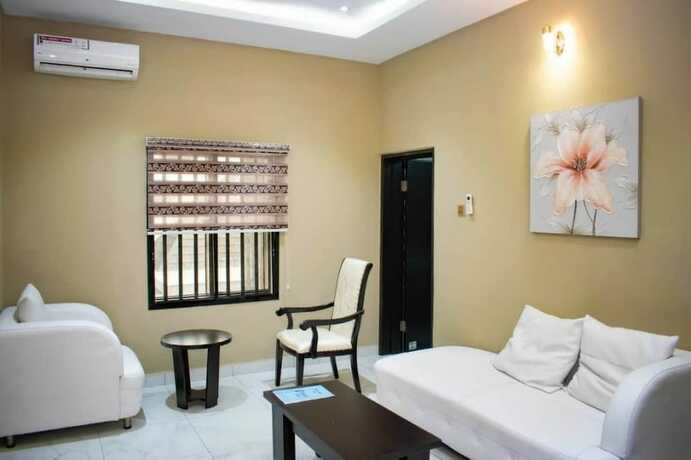 Imagen de la habitación del Hotel Stancorp Suites. Foto 18