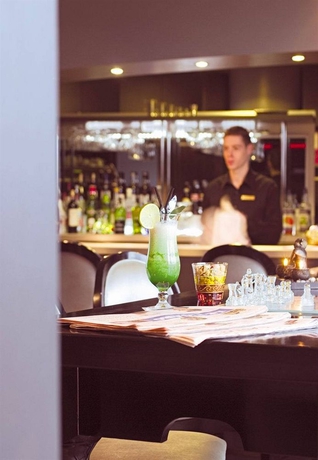 Imagen del bar/restaurante del Hotel Standing Suites by Actisource. Foto 2