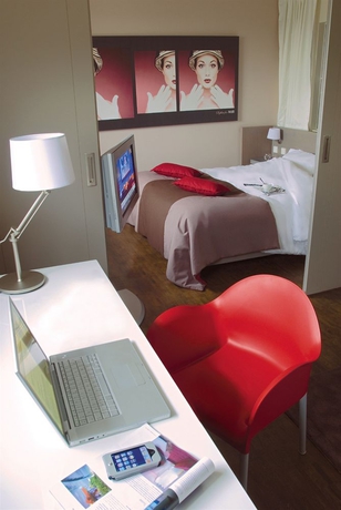 Imagen de la habitación del Hotel Standing Suites by Actisource. Foto 3