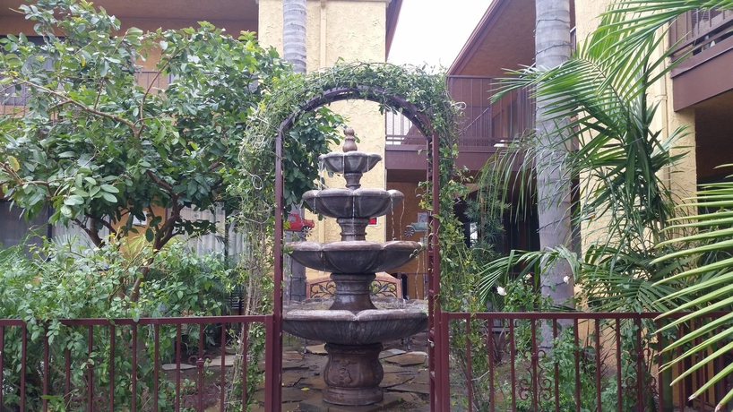 Imagen de los interiores del Hotel Stanford Inn and Suites Anaheim. Foto 8