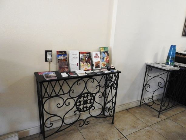Imagen de los interiores del Hotel Stanford Motor Inn Palo Alto. Foto 19