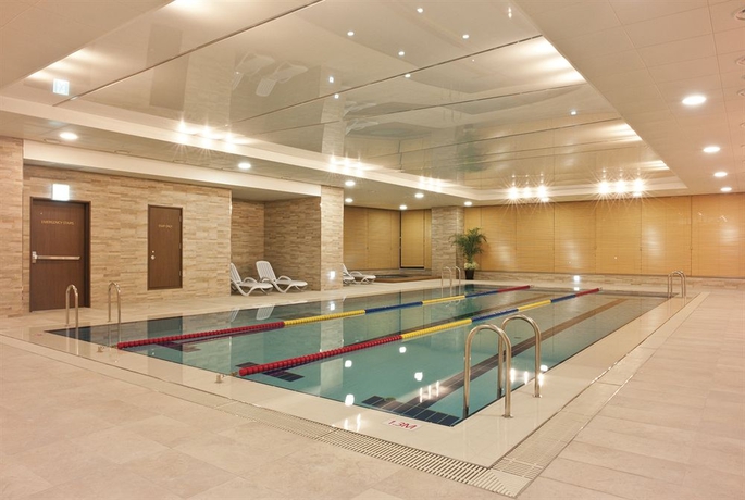 Imagen de la piscina del Hotel Stanford Seoul. Foto 6