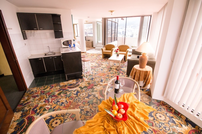 Imagen de la habitación del Hotel Stanford Suites. Foto 8