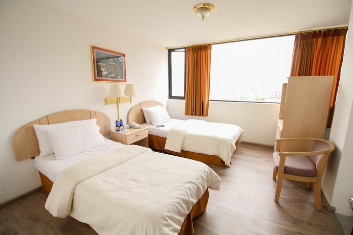 Imagen de la habitación del Hotel Stanford Suites. Foto 9