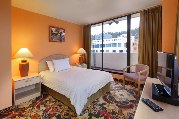 Imagen de la habitación del Hotel Stanford Suites. Foto 15