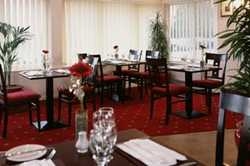 Imagen del bar/restaurante del Hotel Stansted Manor. Foto 2