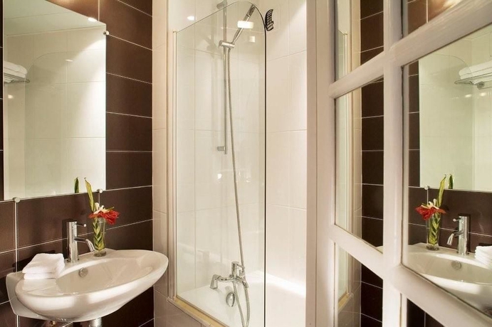 Imagen de la habitación del Hotel Star Champs Elysées. Foto 4