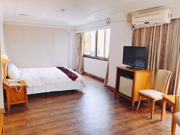 Imagen de la habitación del Hotel Star Diamond. Foto 7