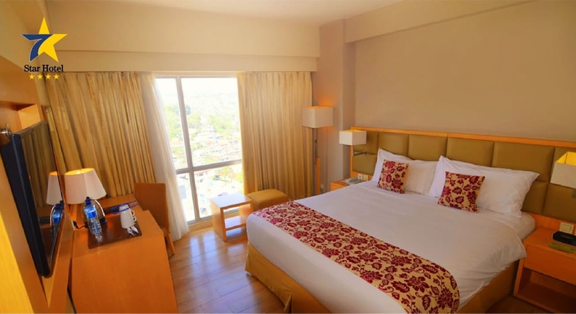 Imagen de la habitación del Hotel Star Hotel Semarang. Foto 8
