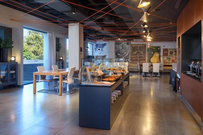 Imagen del bar/restaurante del Hotel Star Inn Lisbon Aeroporto. Foto 3