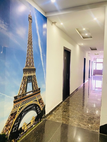 Imagen de los interiores del Hotel Star Karnal. Foto 9