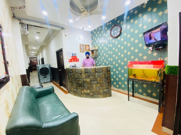 Imagen de los interiores del Hotel Star Karnal. Foto 16