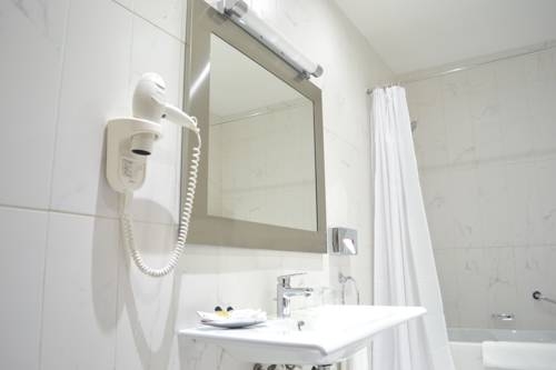 Imagen de la habitación del Hotel Star Land Bonapriso. Foto 7