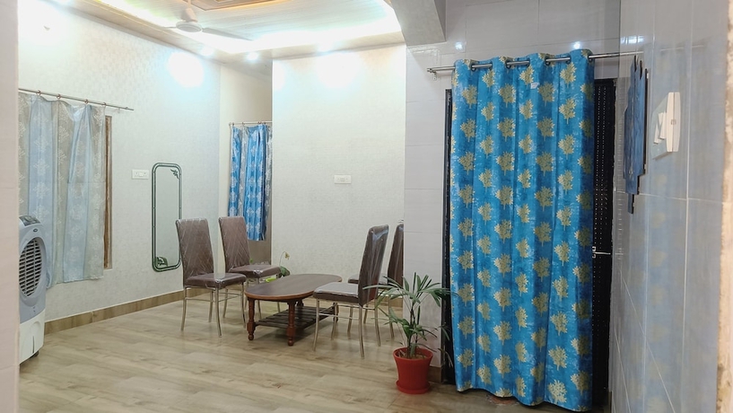 Imagen del bar/restaurante del Hotel Star Residency, Varanasi. Foto 1