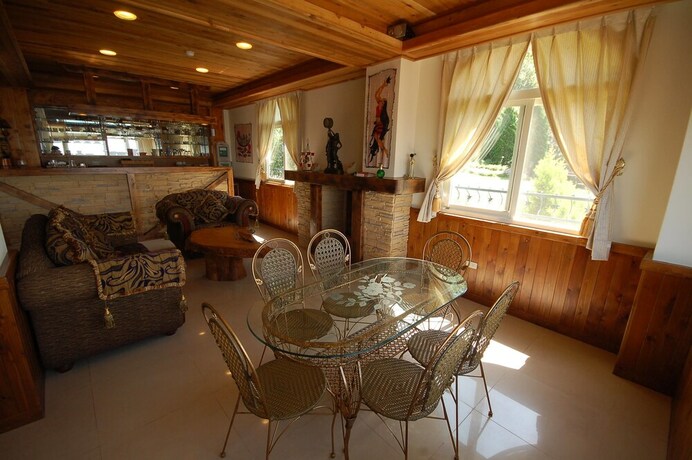 Imagen de los interiores del Hotel Star Villa, Ren'ai. Foto 30