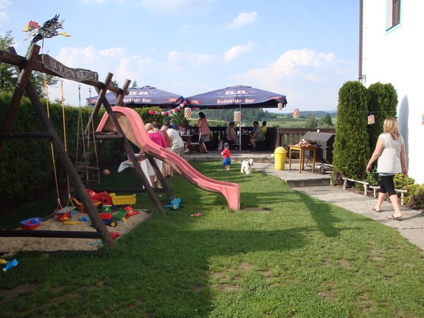 Imagen de los exteriores del Hotel Star&aacute; &Scaron;kola. Foto 17