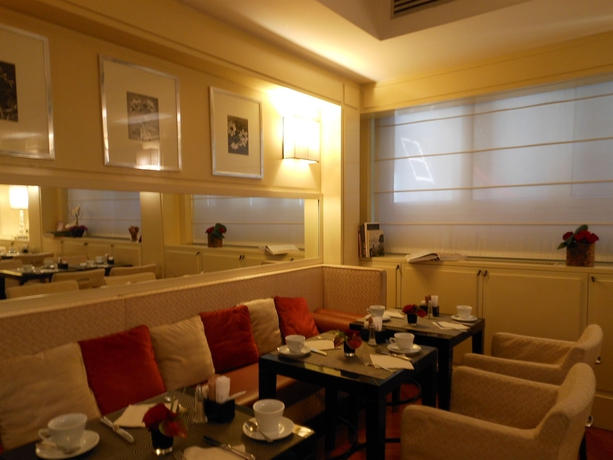 Imagen del bar/restaurante del Hotel Starhotels Anderson. Foto 2