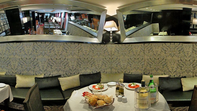 Imagen del bar/restaurante del Hotel Starhotels Anderson. Foto 3