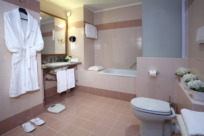 Imagen de la habitación del Hotel Starhotels Business Palace. Foto 3