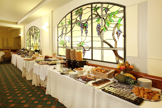 Imagen del bar/restaurante del Hotel Starhotels Business Palace. Foto 2