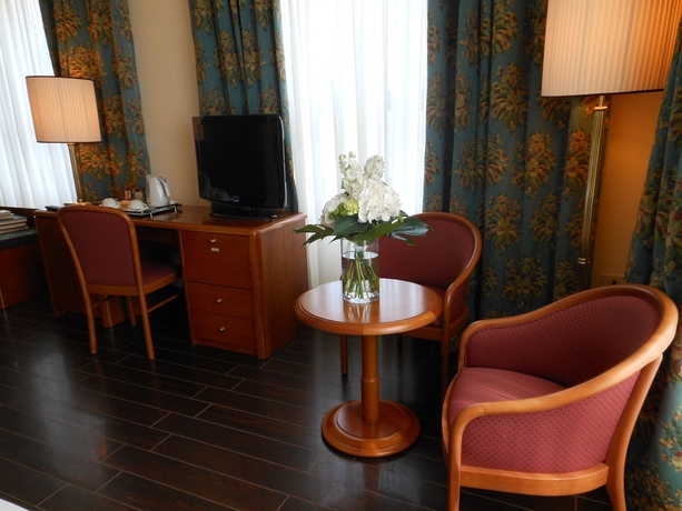 Imagen de la habitación del Hotel Starhotels Business Palace. Foto 5