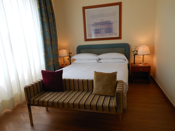 Imagen de la habitación del Hotel Starhotels Business Palace. Foto 7