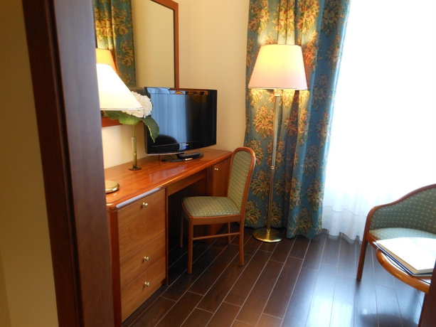 Imagen de la habitación del Hotel Starhotels Business Palace. Foto 9