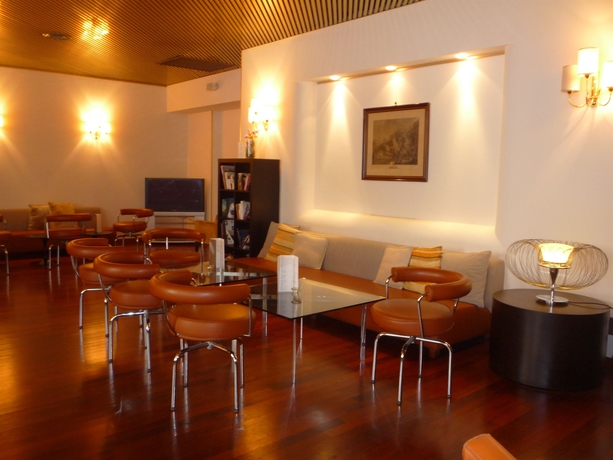 Imagen del bar/restaurante del Hotel Starhotels Cristallo Palace. Foto 8