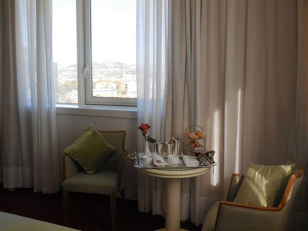 Imagen de la habitación del Hotel Starhotels Cristallo Palace. Foto 13