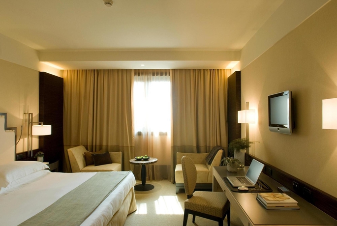 Imagen de la habitación del Hotel Starhotels Grand Milan. Foto 10