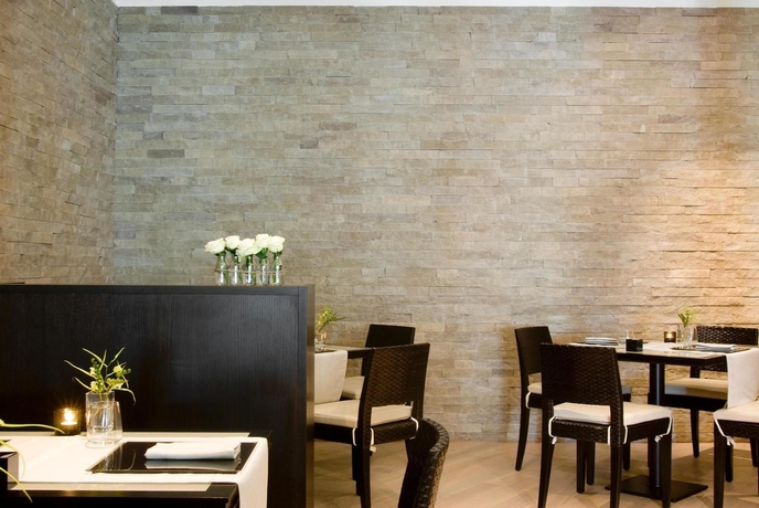 Imagen del bar/restaurante del Hotel Starhotels Grand Milan. Foto 9