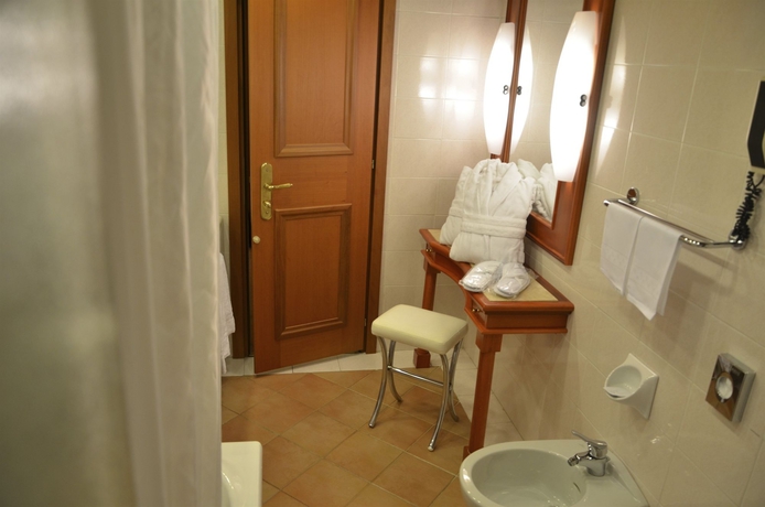 Imagen de la habitación del Hotel Starhotels Metropole. Foto 5