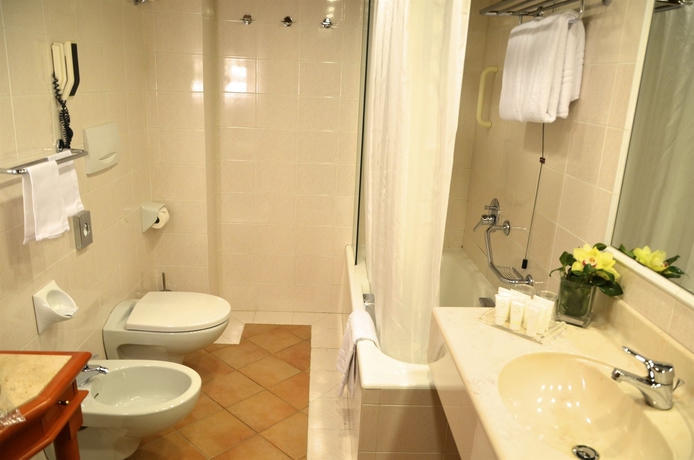 Imagen de la habitación del Hotel Starhotels Metropole. Foto 6