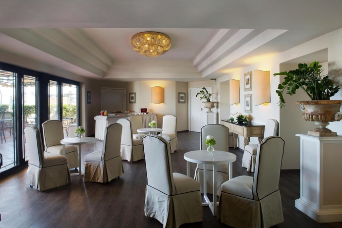 Imagen del bar/restaurante del Hotel Starhotels Terminus. Foto 4