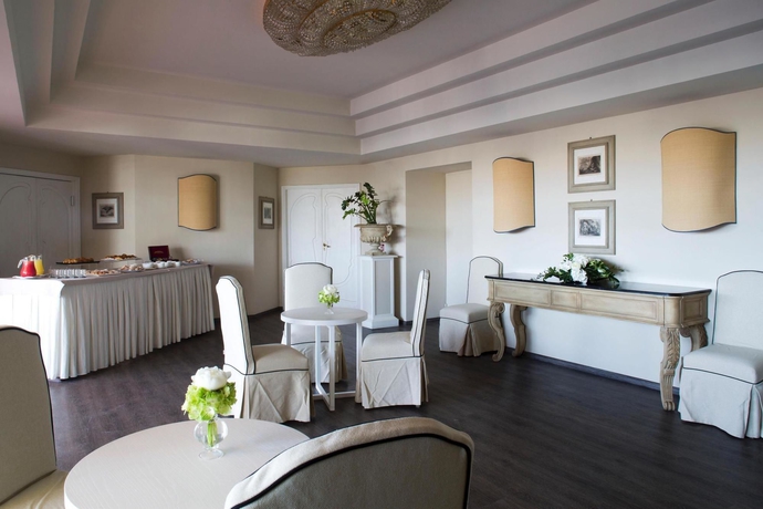 Imagen del bar/restaurante del Hotel Starhotels Terminus. Foto 7