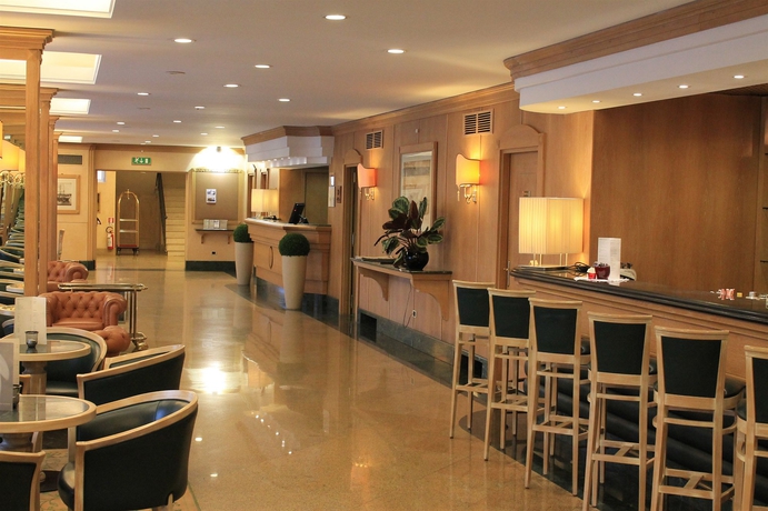 Imagen del bar/restaurante del Hotel Starhotels Vespucci. Foto 2