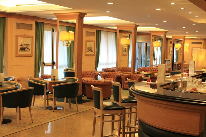 Imagen del bar/restaurante del Hotel Starhotels Vespucci. Foto 3