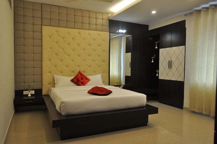 Imagen del bar/restaurante del Hotel Starihotels Cantt Varanasi. Foto 2