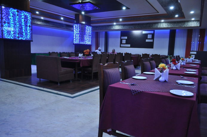 Imagen de los interiores del Hotel Starihotels Cantt Varanasi. Foto 8
