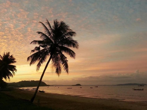 Imagen de los exteriores del Hotel Starlight Beach Resort Chumphon. Foto 2