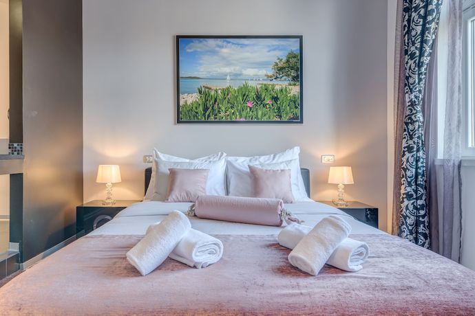 Imagen de la habitación del Hotel Starlight Luxury Rooms. Foto 19