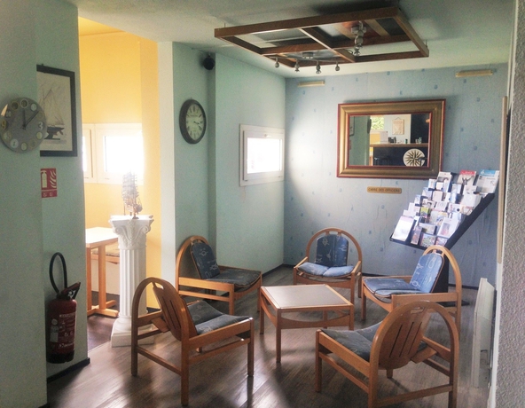 Imagen de los interiores del Hotel Stars Lyon Bron. Foto 9